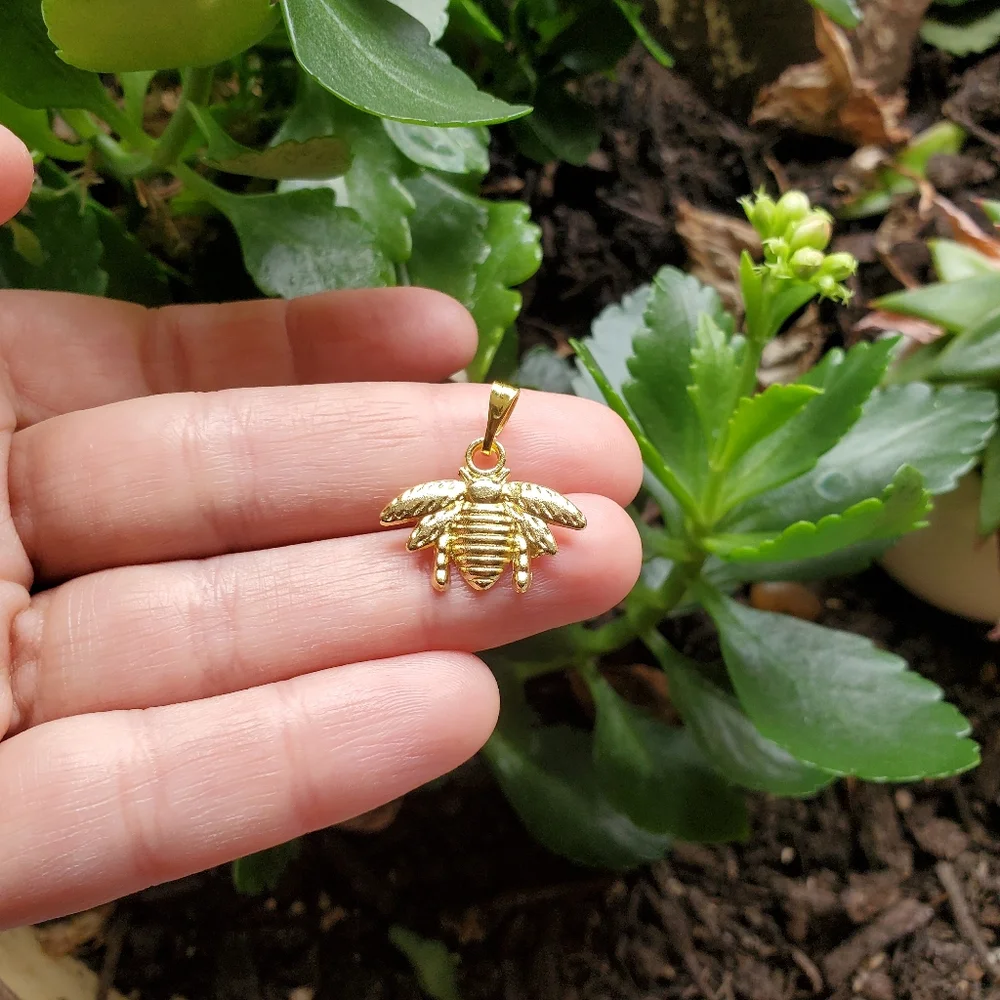 New Gold Bee Charm / Pendant - Picture 6 of 13